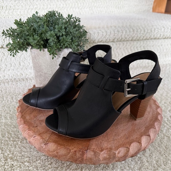Black Women's Heeled Shoes With Buckles. - Picture 9 of 12